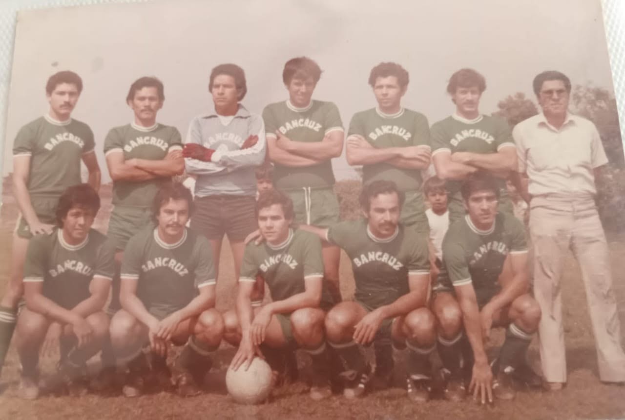 Fotografía histórica de un equipo de Bancruz