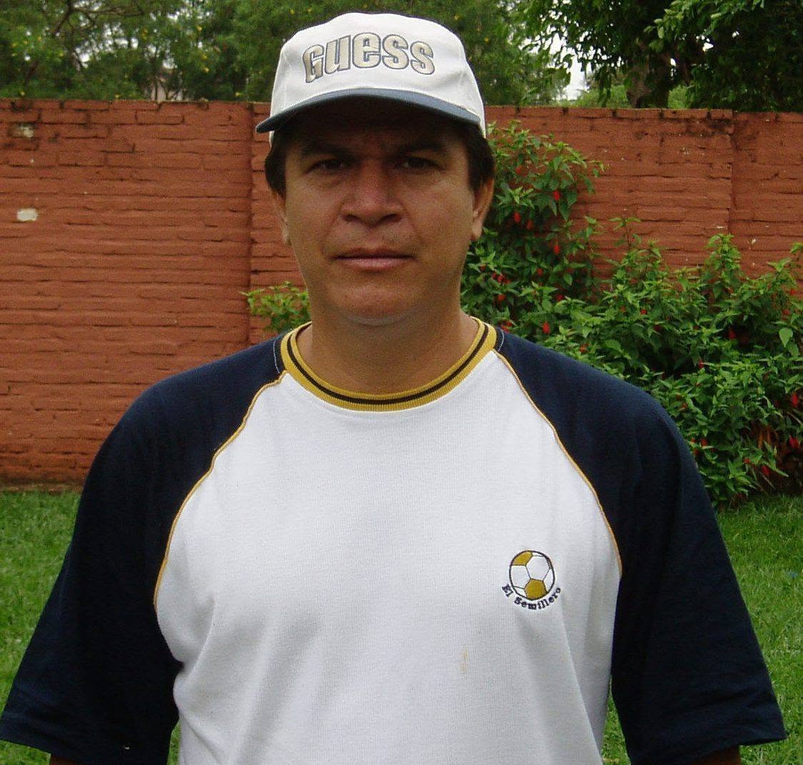 Profesor Oscar Ramírez durante una actividad de El Semillero o Bancruz Piraí