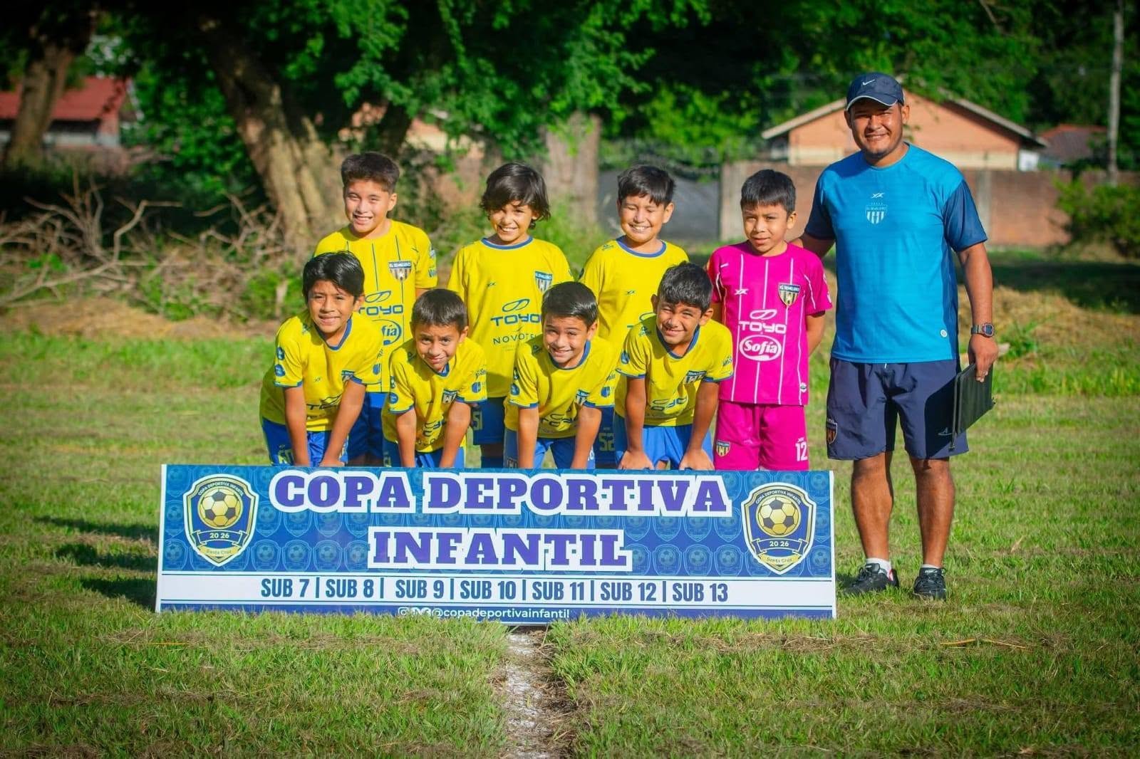 Profesor Romer Zurita durante una actividad deportiva