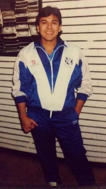 Eduardo James durante su juventud