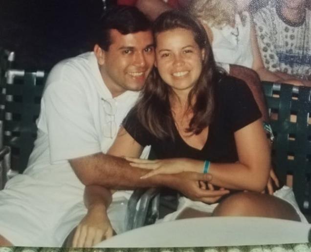 Eduardo James junto a su esposa